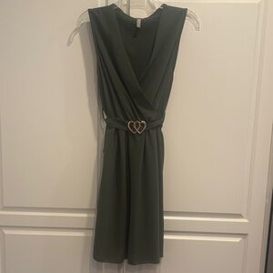 Chic Sleeveless Olive Dress with Heart Belt